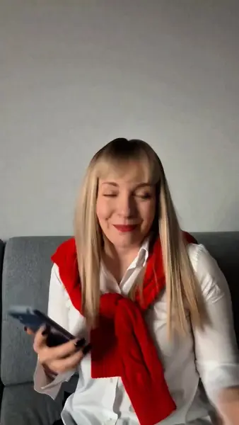 Кадр рекламы Kellie Rafael Petro
