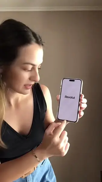 Кадр рекламы Hunny