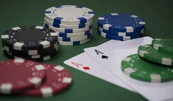 Кадр рекламы Poker online SK