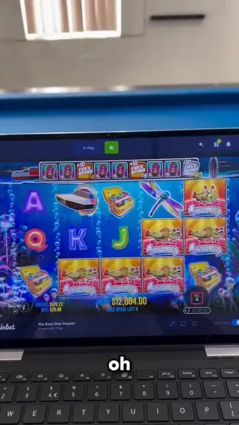 Кадр рекламы Royal Slot