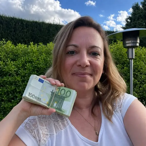 Кадр рекламы Maria Schembri