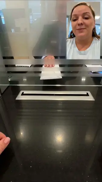 Кадр рекламы Laura Becke