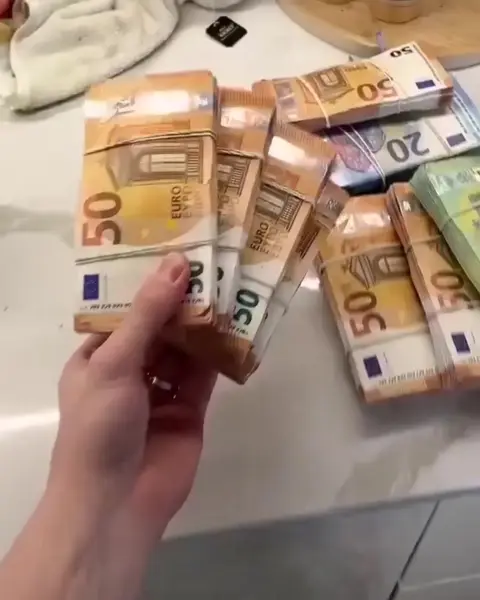 Кадр рекламы Snoop's Special Delivery