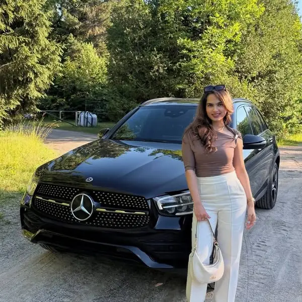 Кадр рекламы Aisha Patel