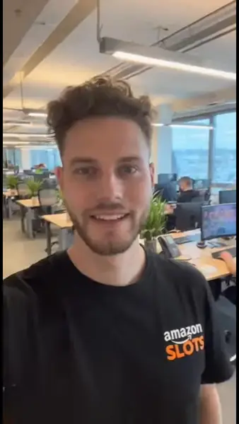 Кадр рекламы Amazon Win