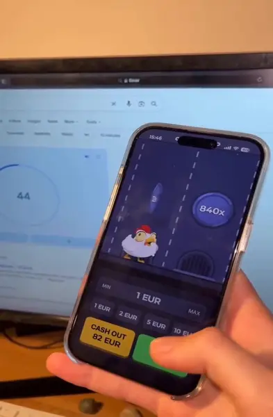 Кадр рекламы Play Online