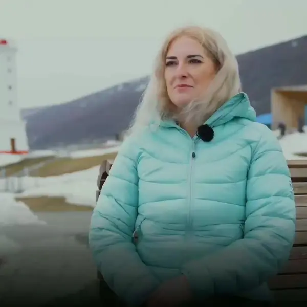 Кадр рекламы naked Truth