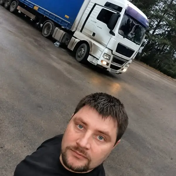 Кадр рекламы Liam Walker