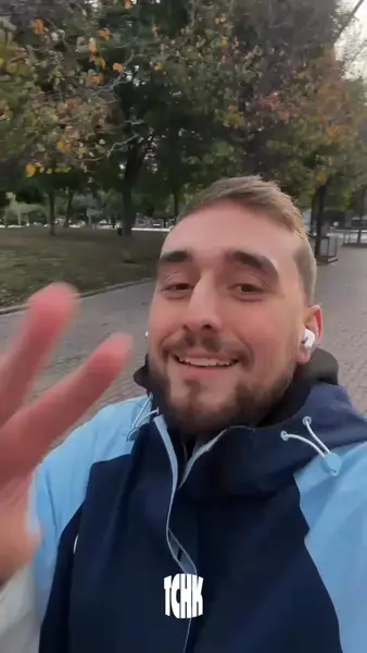 Кадр рекламы Brentlinger Jake Kelly