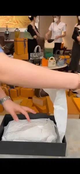Кадр рекламы YYDS1