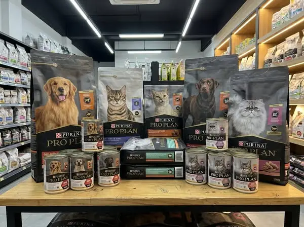 Кадр рекламы Le Marché Animalier