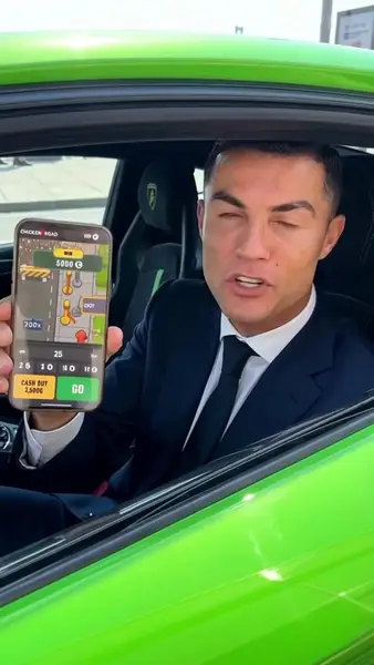 Кадр рекламы Chicks&Road