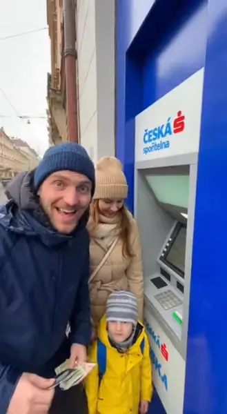 Кадр рекламы Go Fast