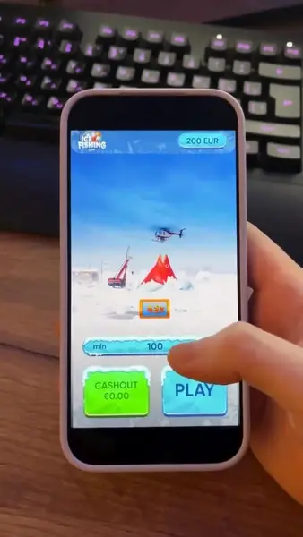 Кадр рекламы Fishing Online