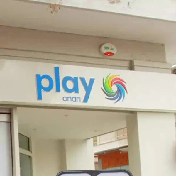 Кадр рекламы Play ОПАП