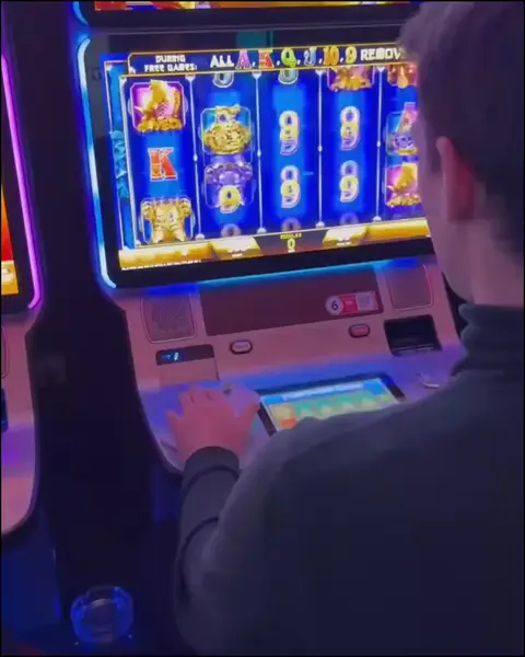 Кадр рекламы Jackpot Stories
