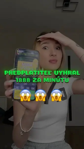 Кадр рекламы Chicken vs Zombies