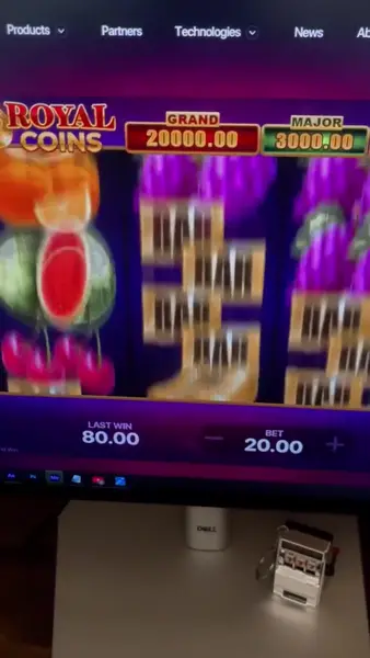 Кадр рекламы Play Online