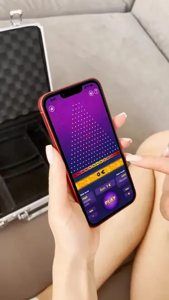 Кадр рекламы Plinko