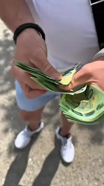 Кадр рекламы Cheekee Flow