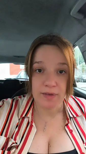 Кадр рекламы Olivia Smith