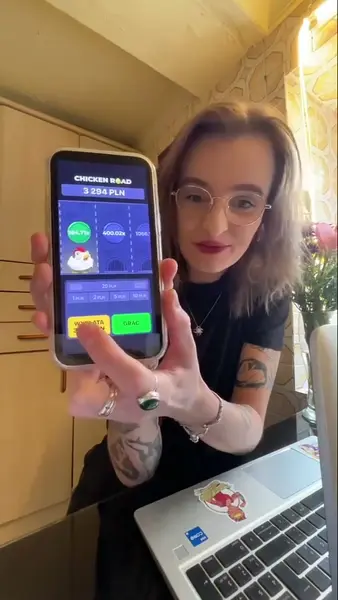 Кадр рекламы Davici Nicole