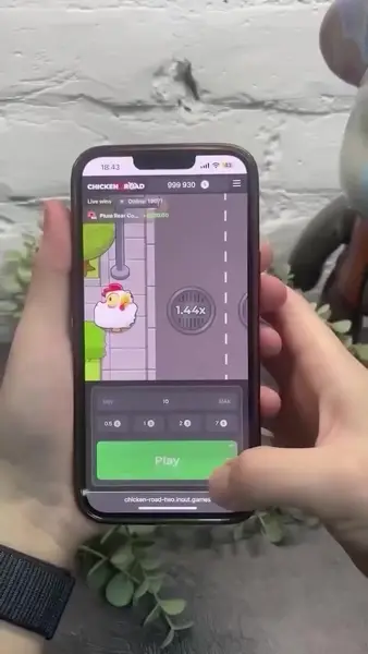 Кадр рекламы Chiken Road