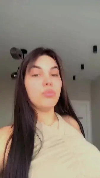 Кадр рекламы Selena Ideas