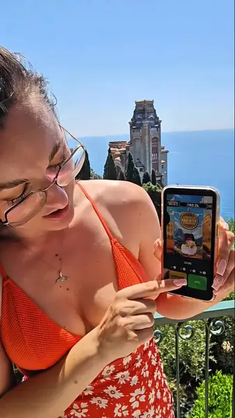 Кадр рекламы Daily Win Stories