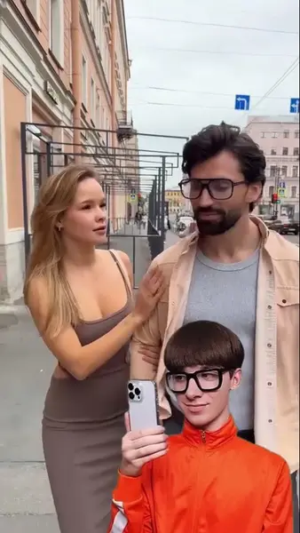Кадр рекламы 𝐄𝐱𝐭𝐫𝐞𝐦𝐞 𝐅𝐚𝐜𝐭𝐬