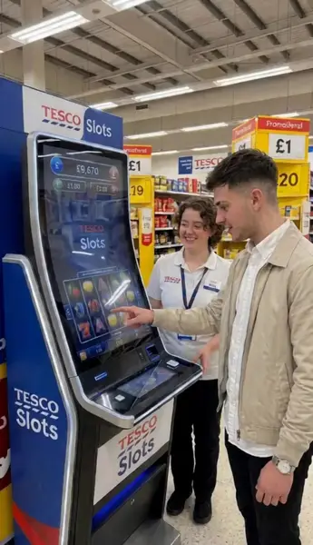 Кадр рекламы TesGame UK