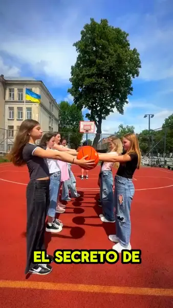 Кадр рекламы Clases Listas
