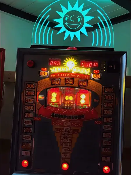Кадр рекламы Gute Zeiten Club