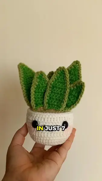 Кадр рекламы Mia.crochet