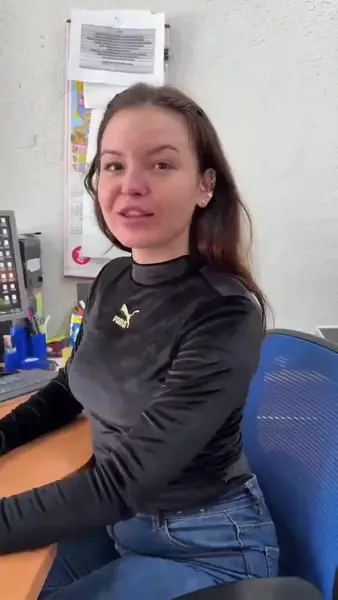 Кадр рекламы 𝗗𝗮𝗶𝗹𝘆 𝗙𝘂𝗻 𝗛𝘂𝗯