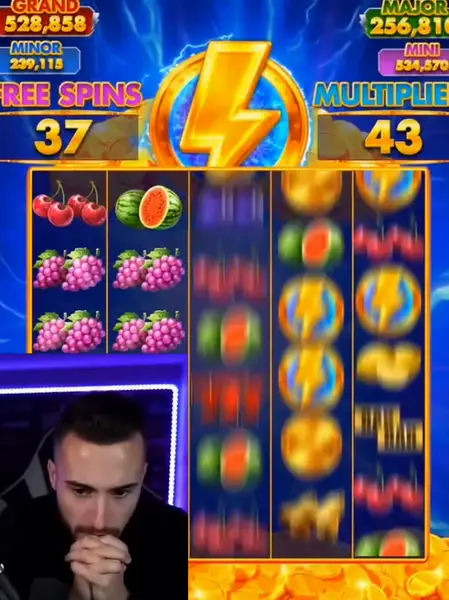 Кадр рекламы Lucky Chance
