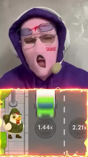 Кадр рекламы Lucky Chicken