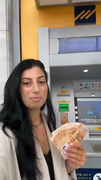 Кадр рекламы Malik Konlawat Alexandra