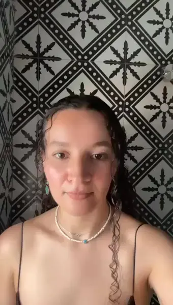 Кадр рекламы Hạ Chiêu