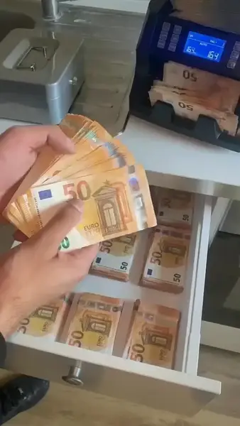 Кадр рекламы Chick Bonus