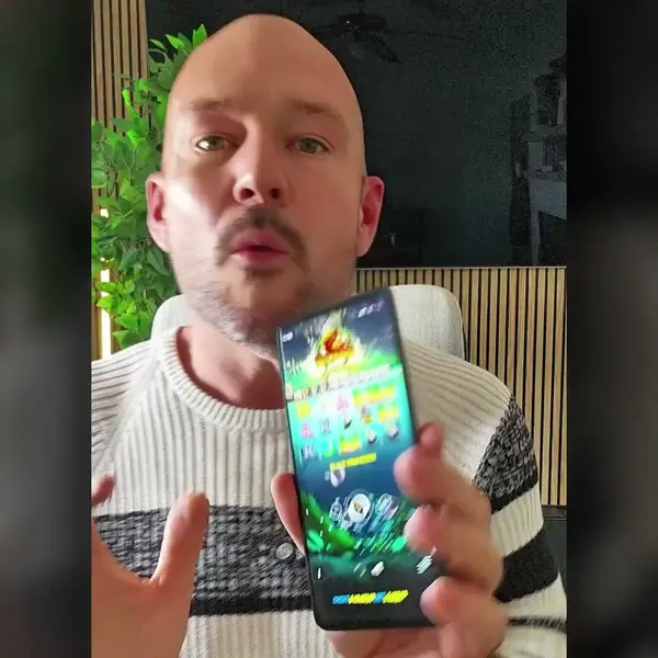 Кадр рекламы Lucky Waves