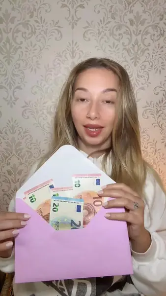 Кадр рекламы Trần Huệ