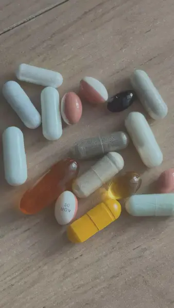 Кадр рекламы Amy Norao Michael