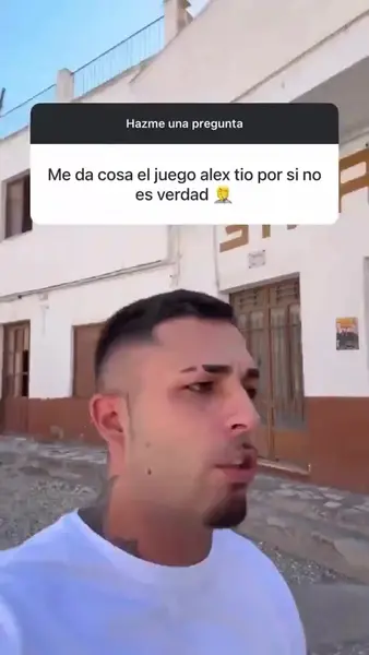 Кадр рекламы Lucky Chick