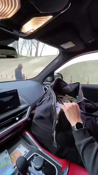 Кадр рекламы Chicircle Christmas