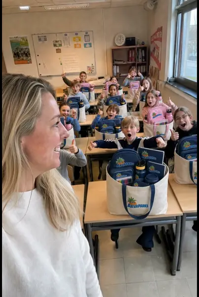 Кадр рекламы School surprises