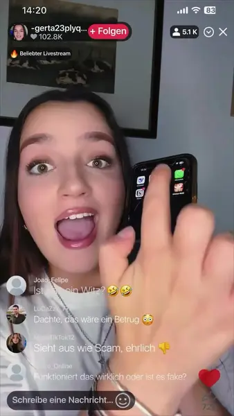 Кадр рекламы Saughelli Justin Emily