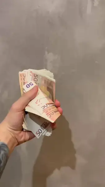 Кадр рекламы Chicken Flow