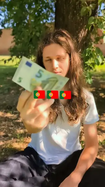 Кадр рекламы Lynn Liz Simone