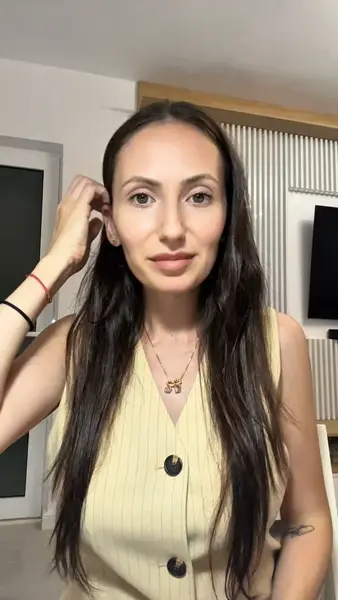 Кадр рекламы Seraphina Blythe